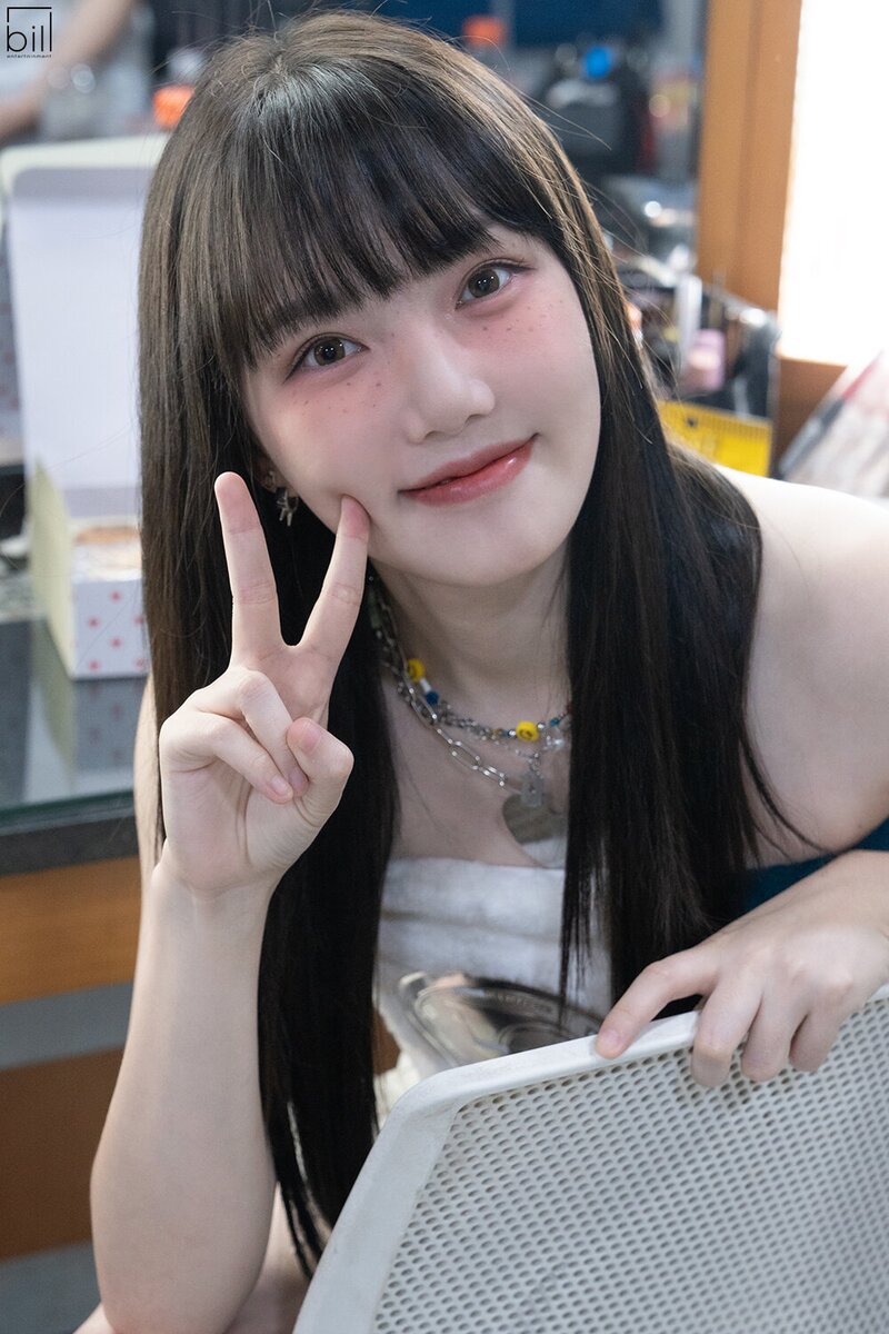 230920 Bill Entertainment Naver Post - YERIN 'Bambambam' Music show promotions behind documents 22