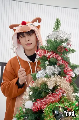 221227 WAKEONE Naver Post Update - TO1 Christmas Photos