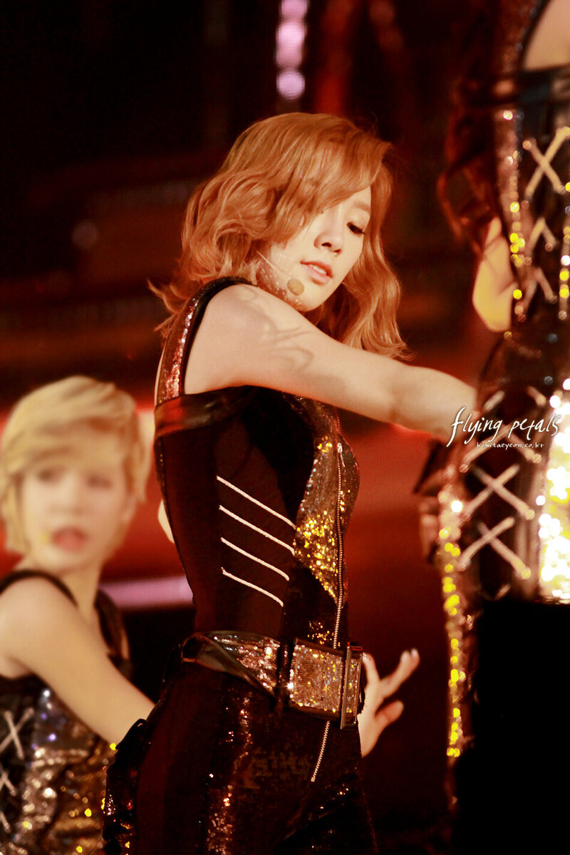 120115 Girls' Generation Taeyeon at 2011 Girls' Generation Tour in Hong Kong documents 1