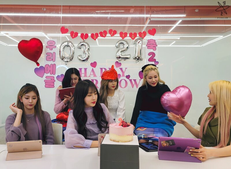 210323 Yuehue Naver Post - EVERGLOW 2nd Anniversary documents 17