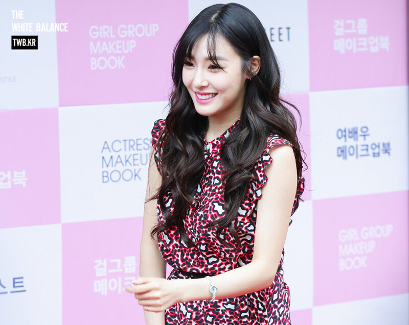 150602 Girls' Generation Tiffany at Girl Group Makeup Book Release Event documents 5