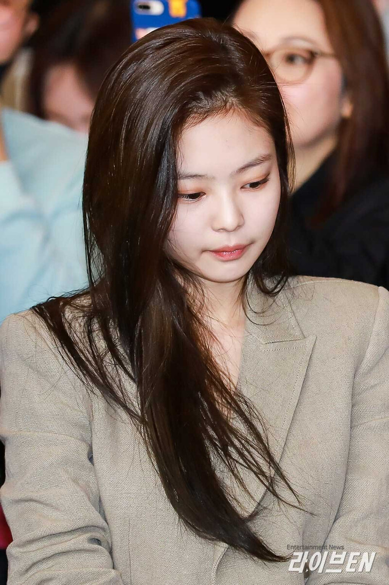 180420 - JENNIE Airport documents 21