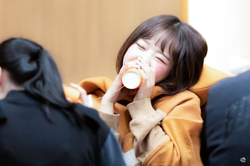 181104 Weki Meki Yoojung at Halloween 'KISS, KICKS' Fansign in Dongdaemun documents 5