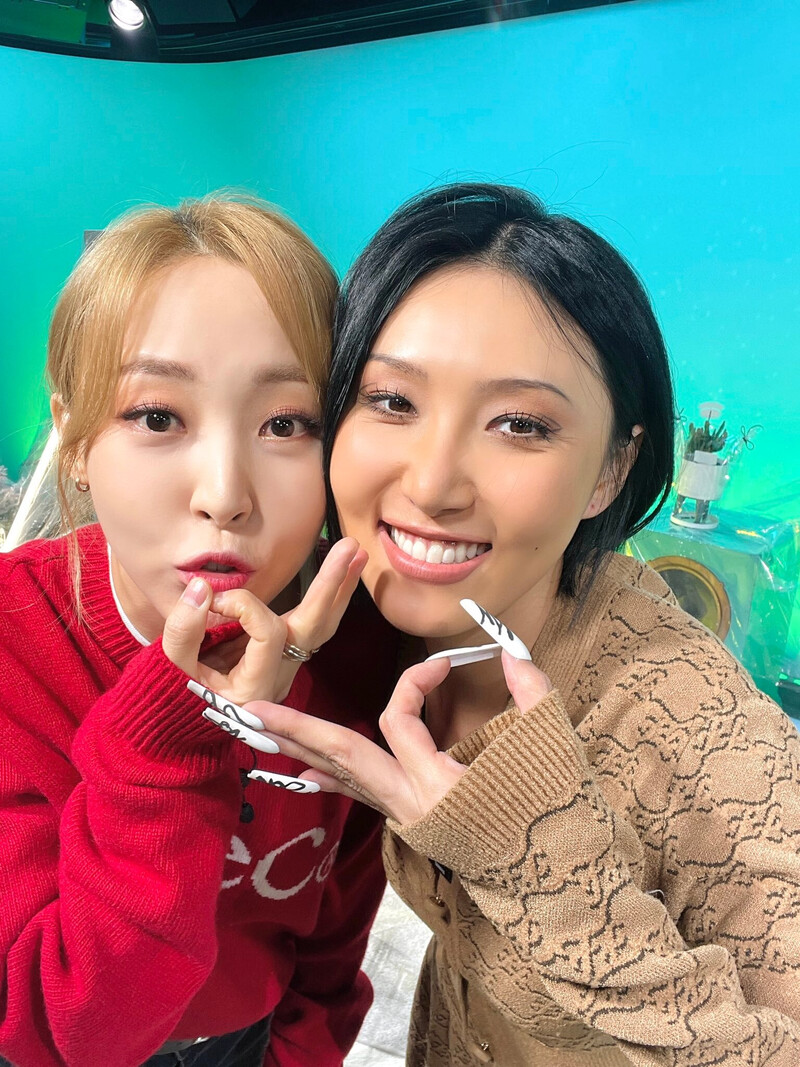 211124 MAMAMOO Instagram Update - Hwa Sa documents 1