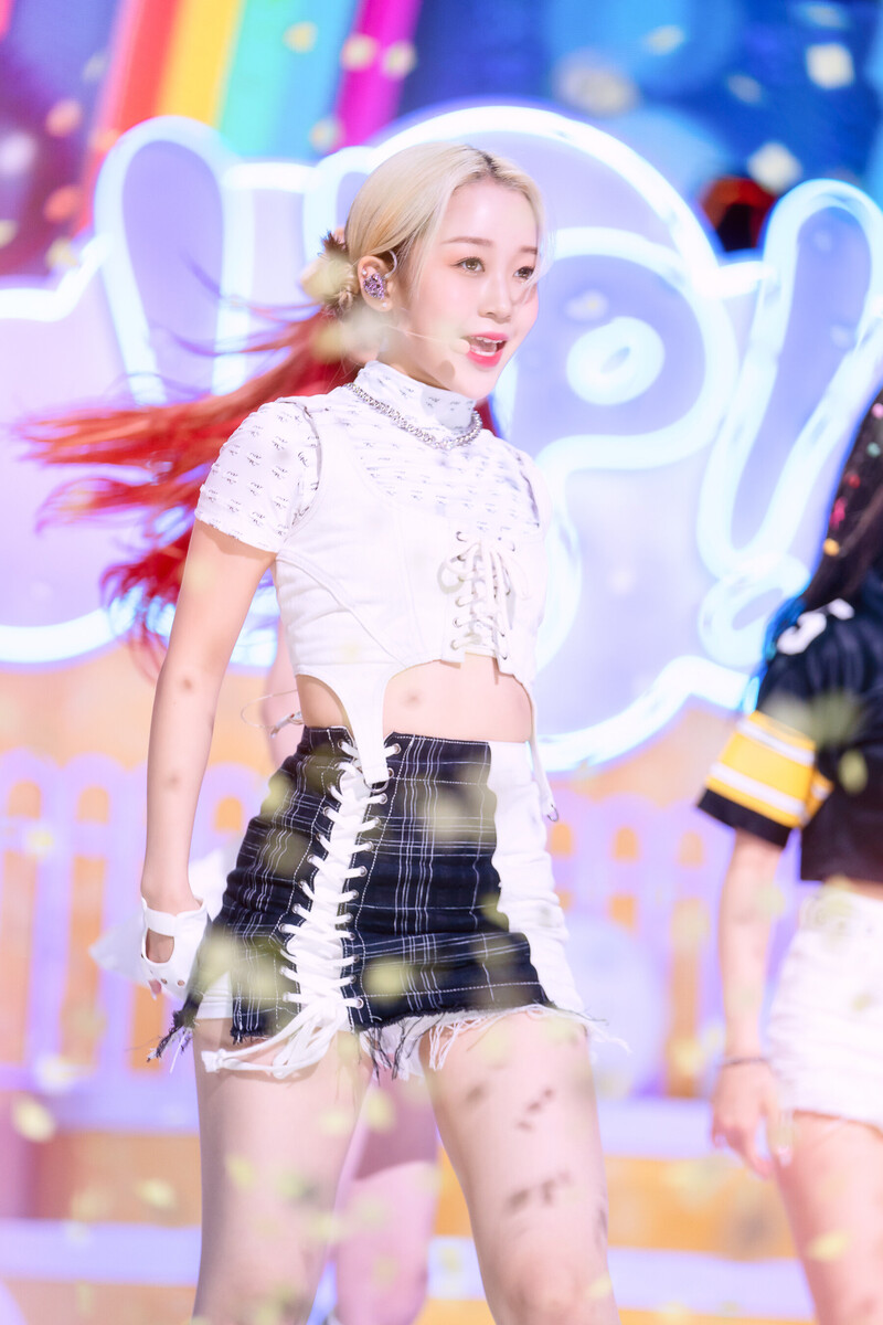 220703 Kep1er Hikaru 'Up!' at Inkigayo documents 18