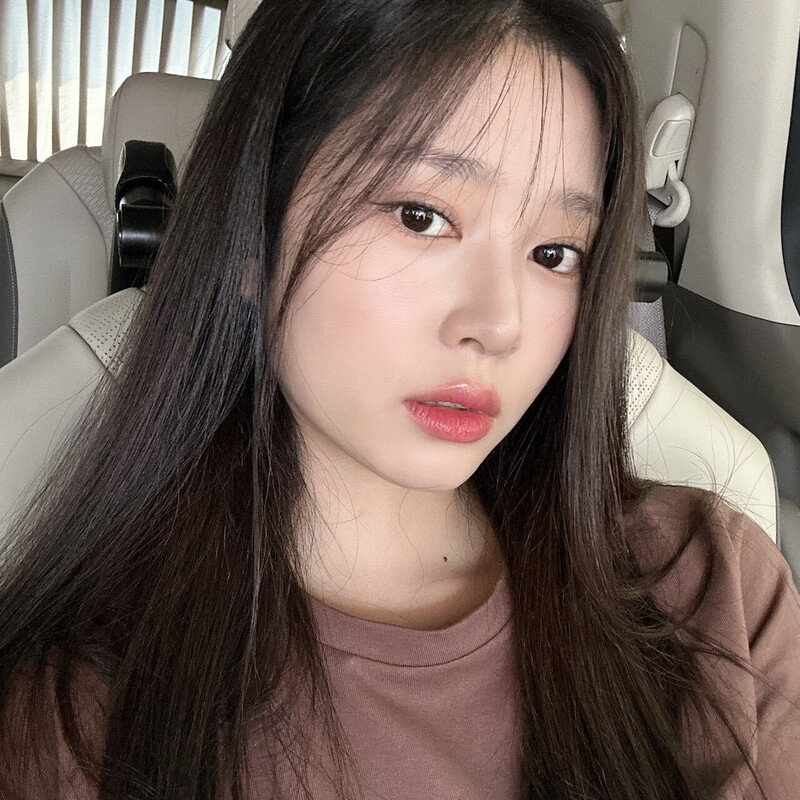 230627 Minju Instagram Update documents 3