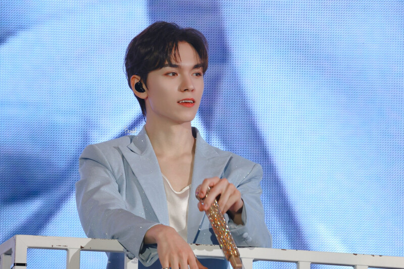 240724 SEVENTEEN Vernon - CARATLAND 2024 Day 2 documents 4