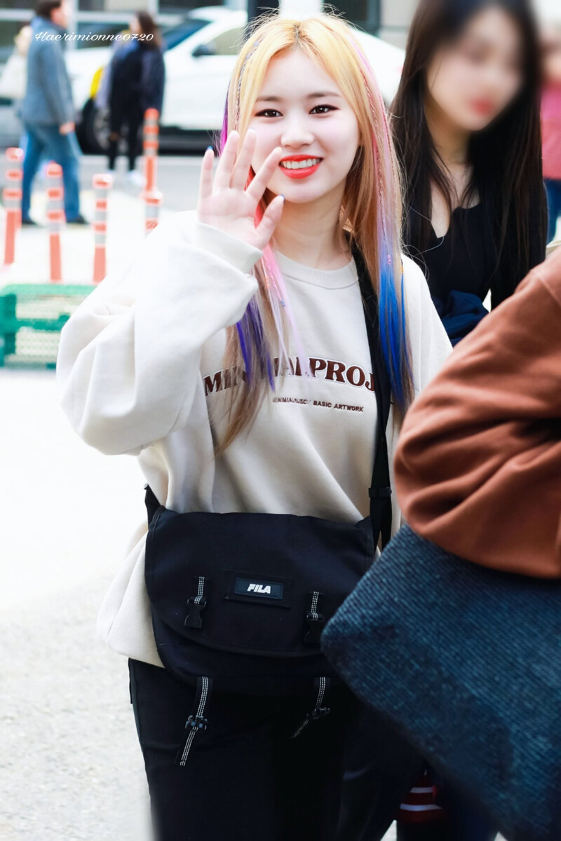 191018 Weki Meki Elly at Music Bank documents 2