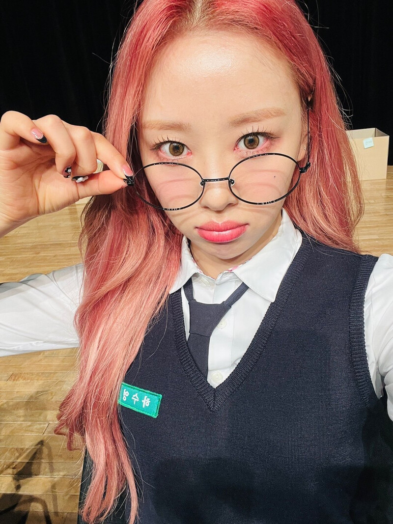 220710 LOONA Twitter Update - Yves documents 8