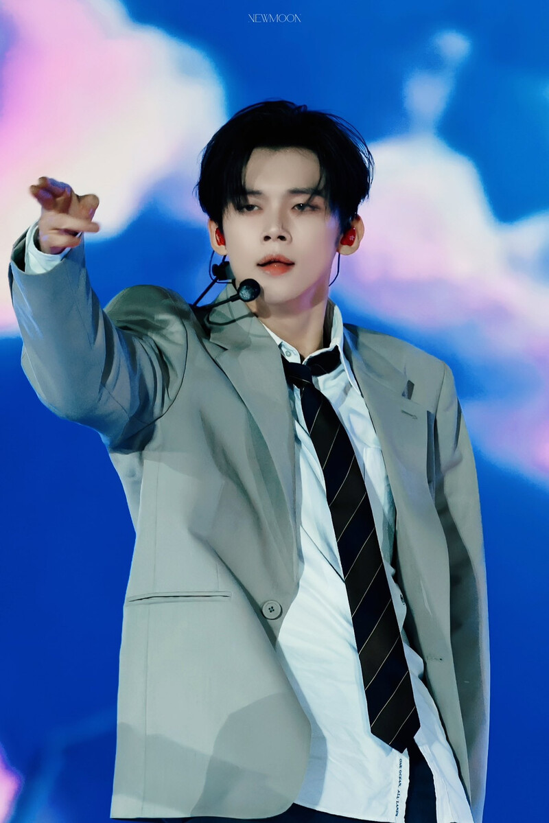 250105 TXT Yeonjun at Golden Disk Awards 2025 documents 3