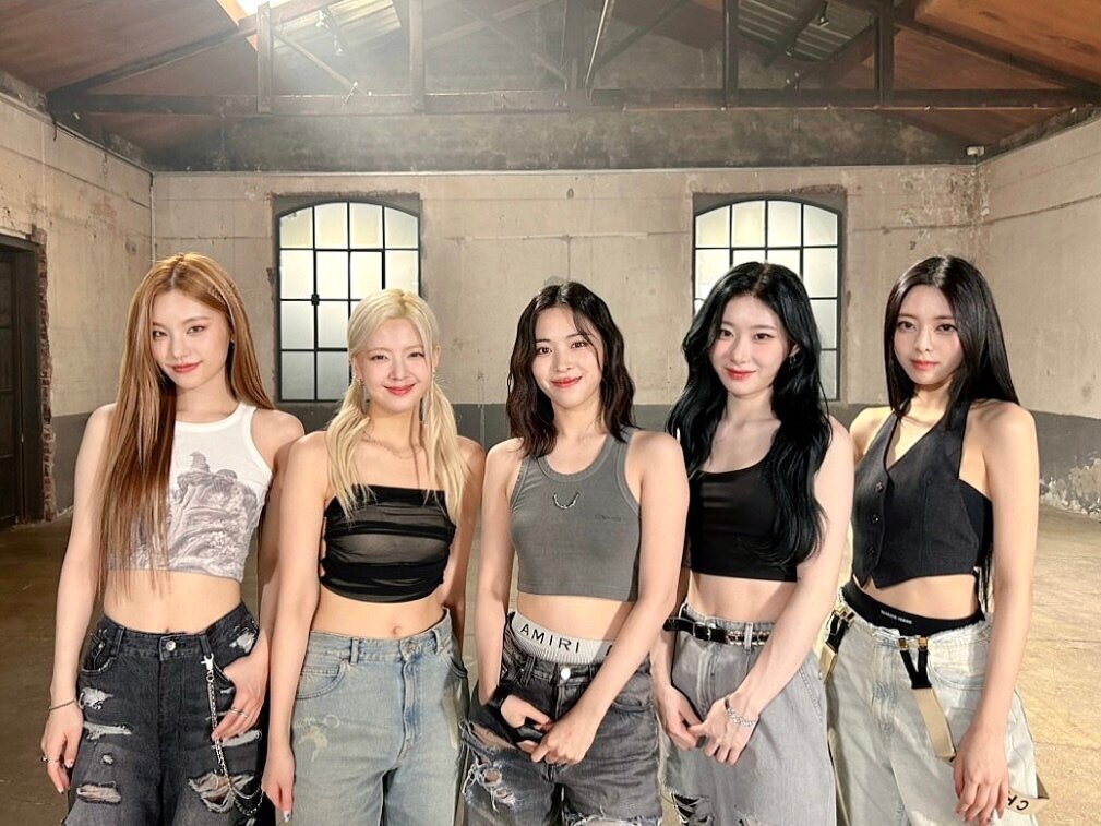 230731 - ITZY Twitter Update - 'CAKE' Performance Video | kpopping