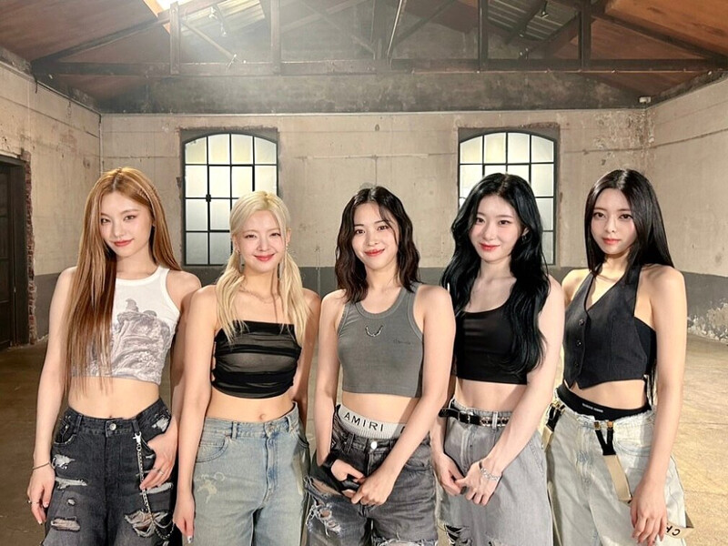 230731 - ITZY Twitter Update - 'CAKE' Performance Video documents 1