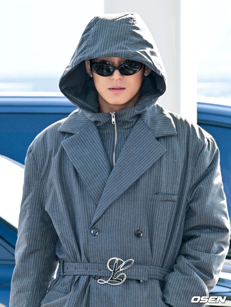 241211 Seventeen Mingyu at Incheon international airport documents 1