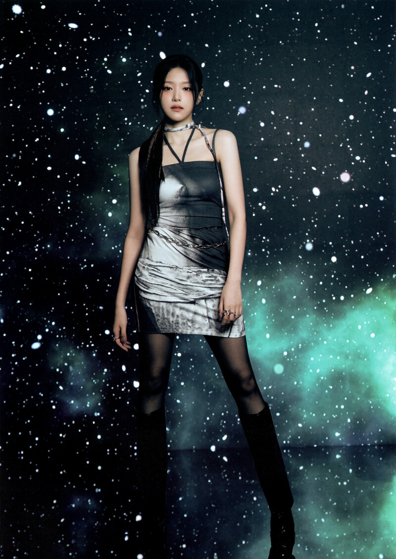 Loossemble - 1st Mini Album 'Loossemble' (Space ver.) [SCANS] documents 9