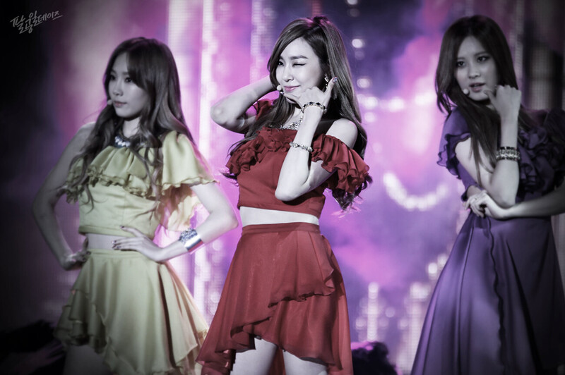 140921 Girls' Generation Tiffany at K-POP Expo in Asia documents 7