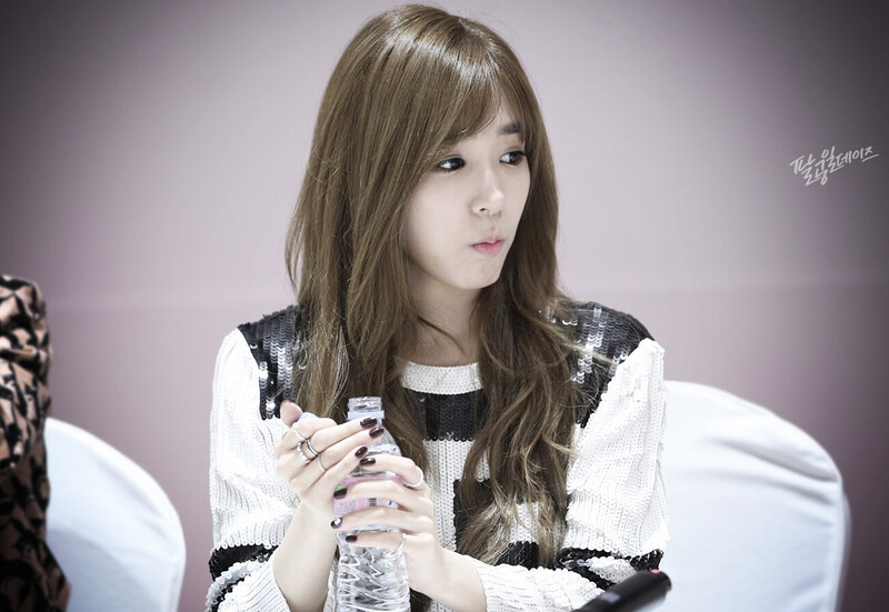 141127 Girls' Generation Tiffany at Lotte Fansign documents 10