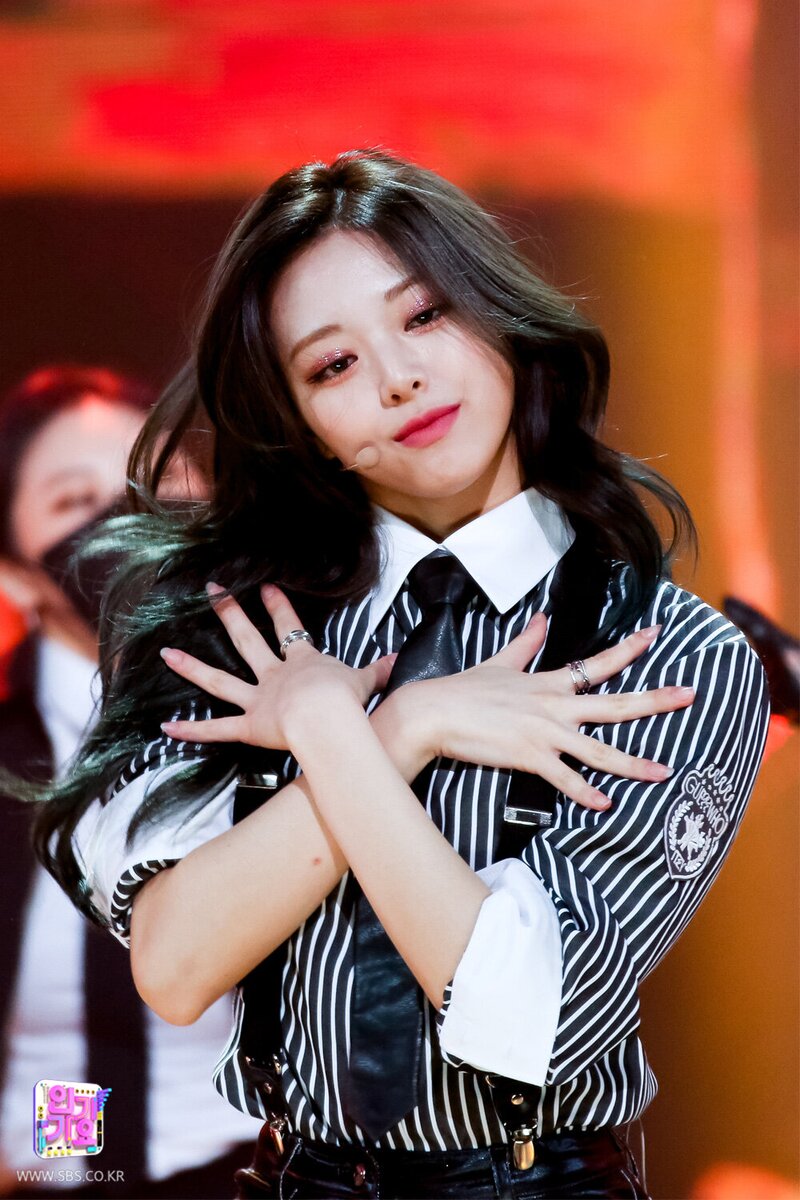 210523 ITZY - 'Sorry Not Sorry' at Inkigayo documents 11