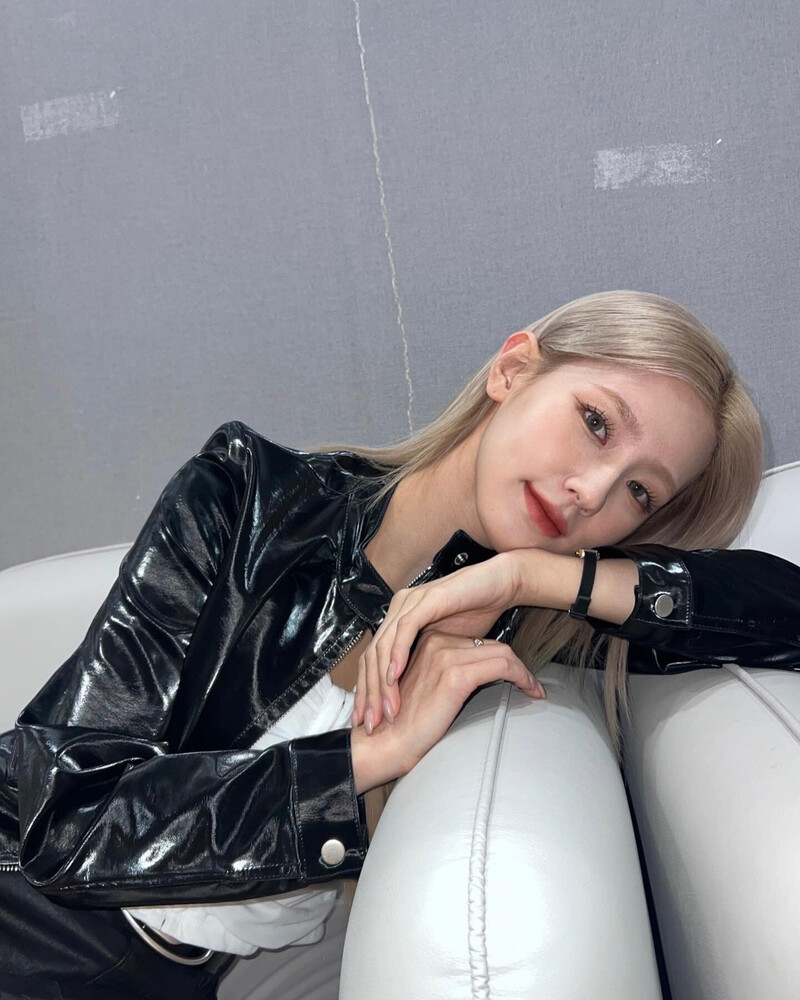 221015 (G)I-DLE Miyeon Instagram Update documents 3