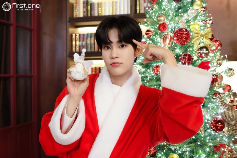 231228 FirstOne Entertainment Naver Post - 'Back to Christmas' MV Behind documents 29
