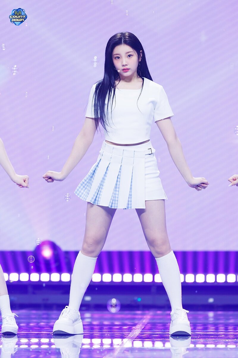 240411 ILLIT Wonhee - 'Magnetic' at M Countdown documents 9