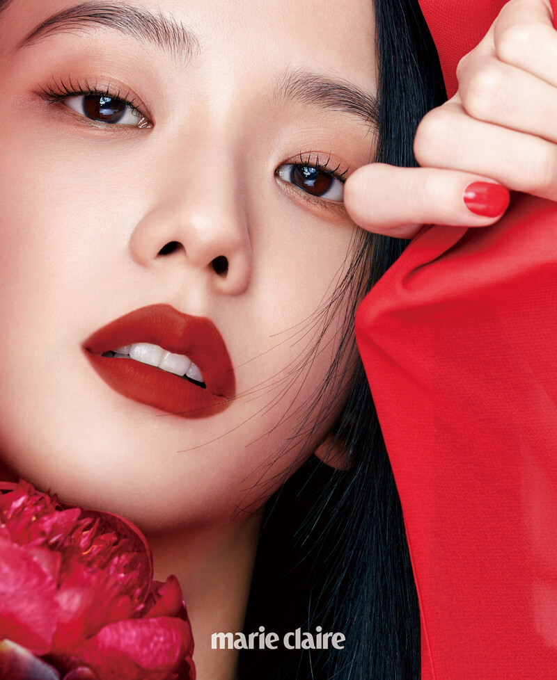 BLACKPINK Jisoo for Marie Claire Korea September 2022 Issue documents 1