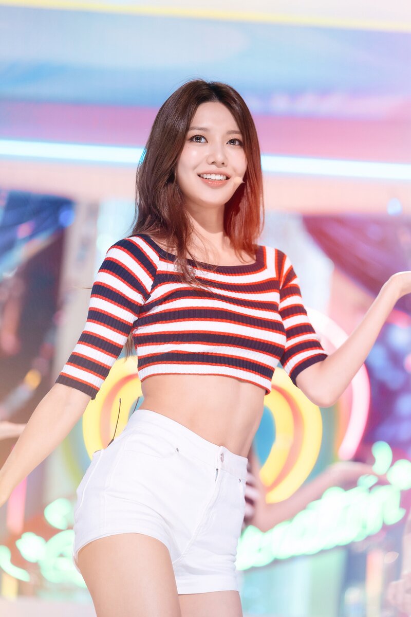 Girls' Generation Sooyoung - 'FOREVER 1' at Inkigayo documents 20