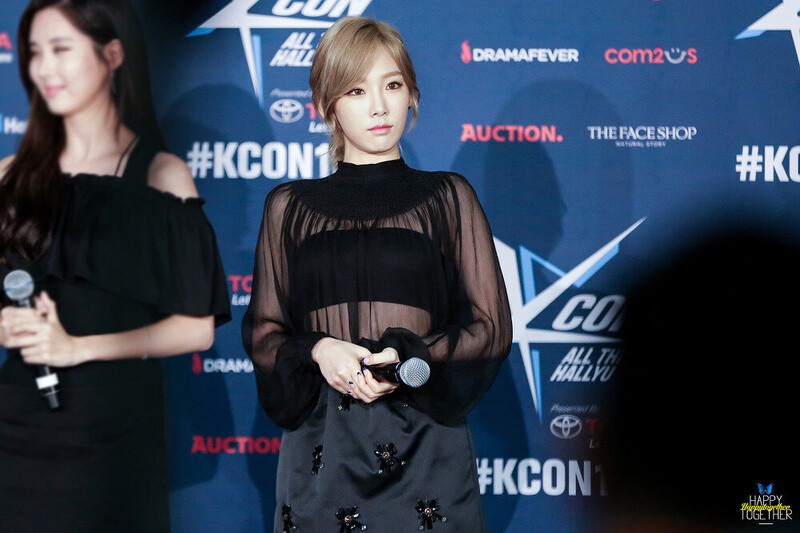 160731 Girls' Generation Taeyeon at KCON in LA documents 7