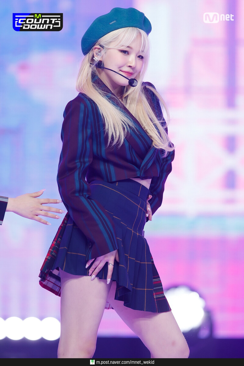 210909 fromis_9 - 'Talk & Talk' at M Countdown documents 9