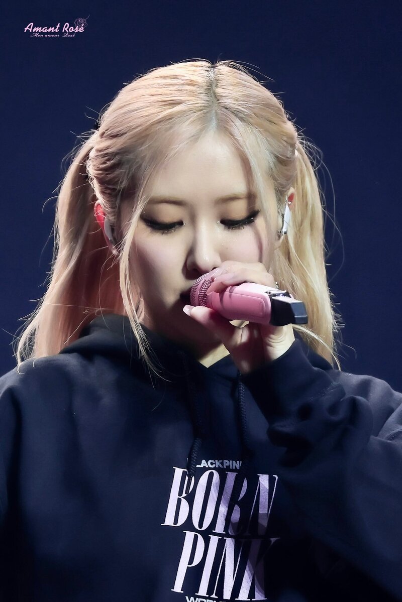 221130 BLACKPINK Rosé - 'BORN PINK' Concert in London Day 1 documents 4