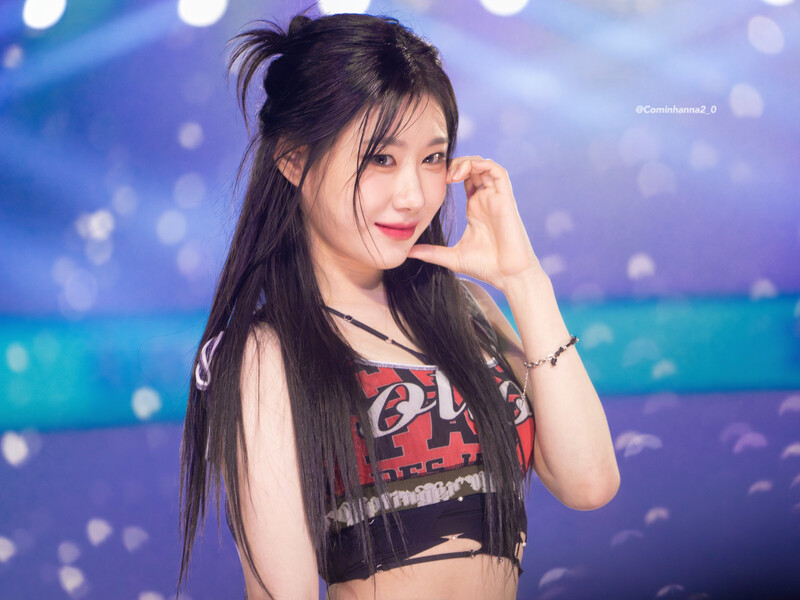 240602 ITZY Chaeryeong at K-Wave Concert Inkigayo documents 5