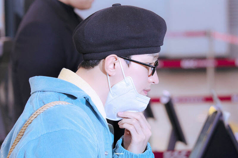 241203 SEVENTEEN DK at Gimpo International Airport documents 8