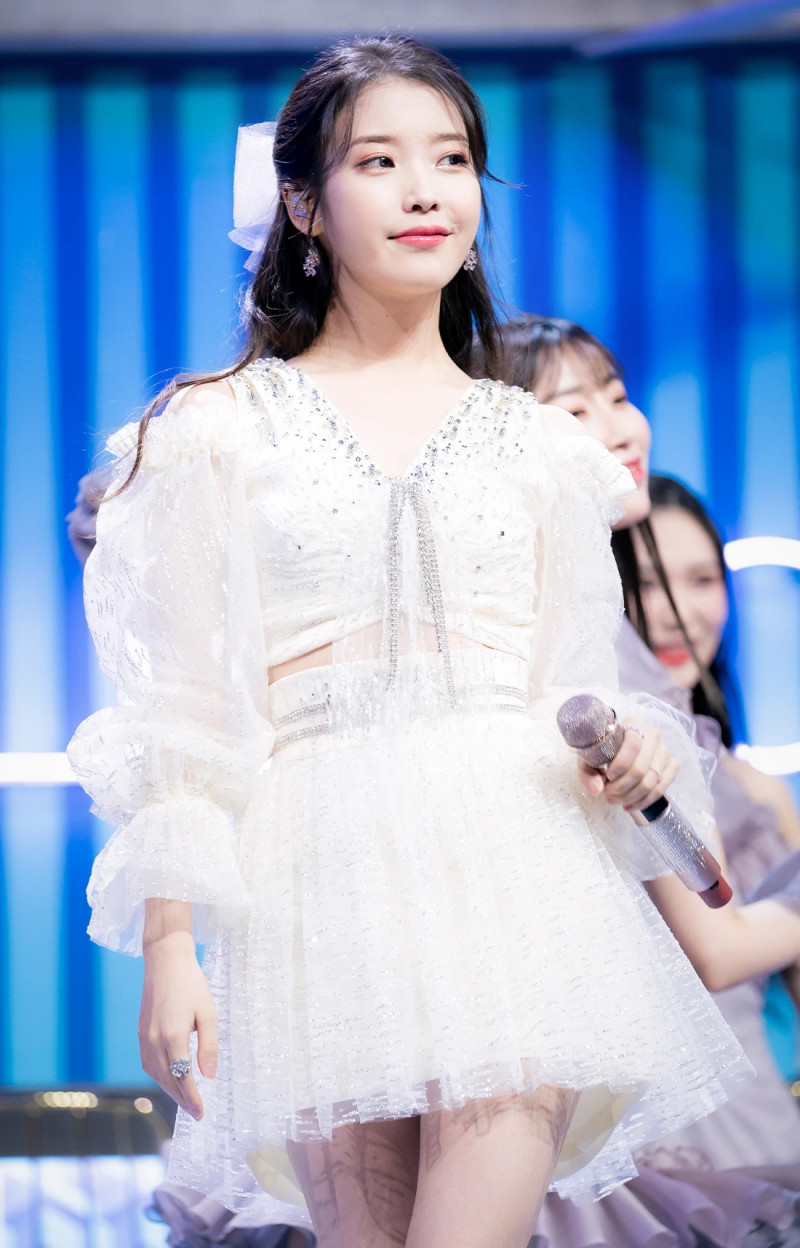 210328 IU - 'Coin' + 'LILAC' at Inkigayo documents 12