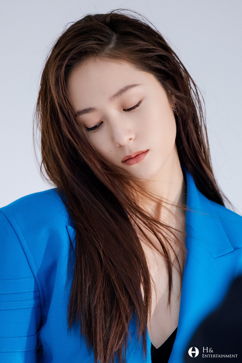 220305 H& Naver Post - Krystal 'Crazy Love' Promotion Behind documents 2