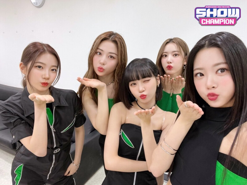 220601 Show Champion Twitter Update - LE SSERAFIM documents 2