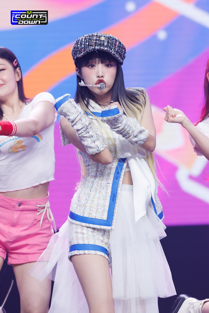 220811 Yena - 'SMARTPHONE' at M COUNTDOWN documents 11