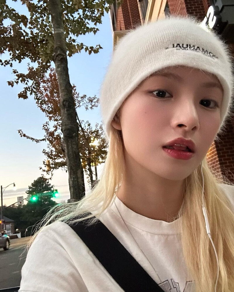 231113 EVERGLOW Yiren Instagram Update documents 4