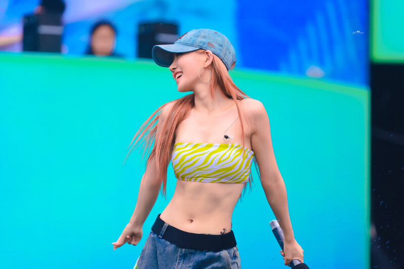 240707 KISS OF LIFE Julie - Waterbomb in Seoul Day 3 documents 2