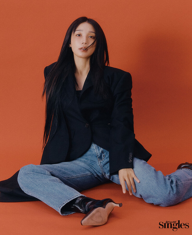 APINK EUNJI for SINGLES Magazine Korea January Issue 2023 documents 5