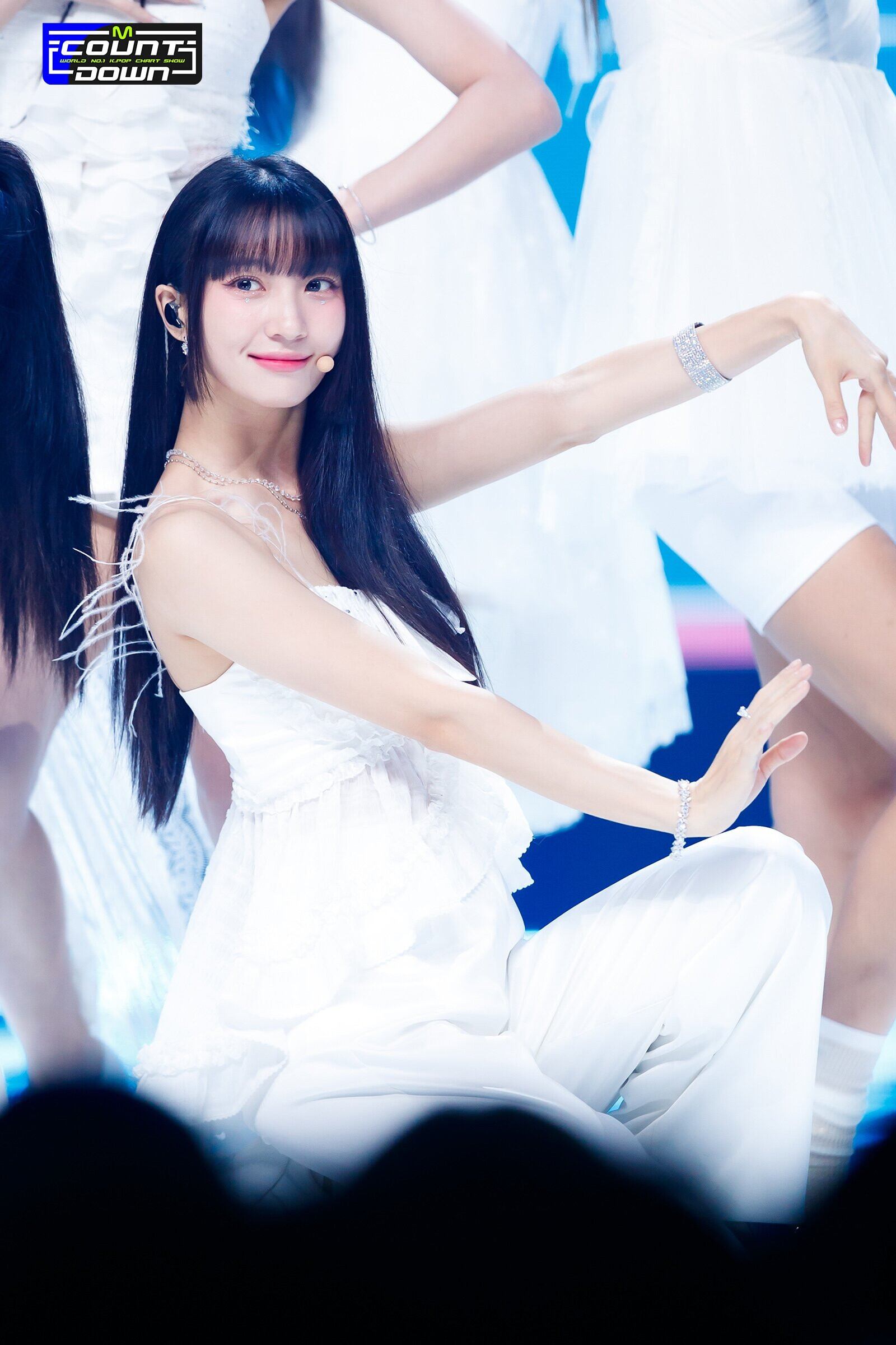 230803 OH MY GIRL Yubin - 'Summer Comes' at M COUNTDOWN | kpopping