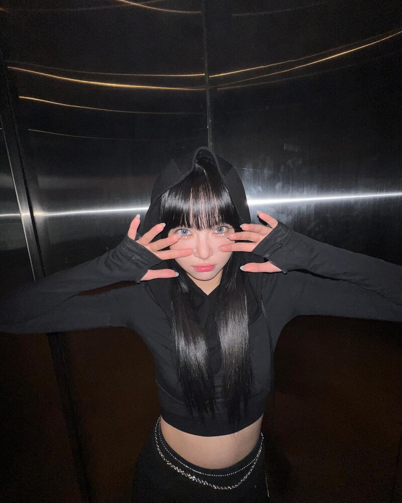 230511 LE SSERAFIM Eunchae Instagram Update documents 8