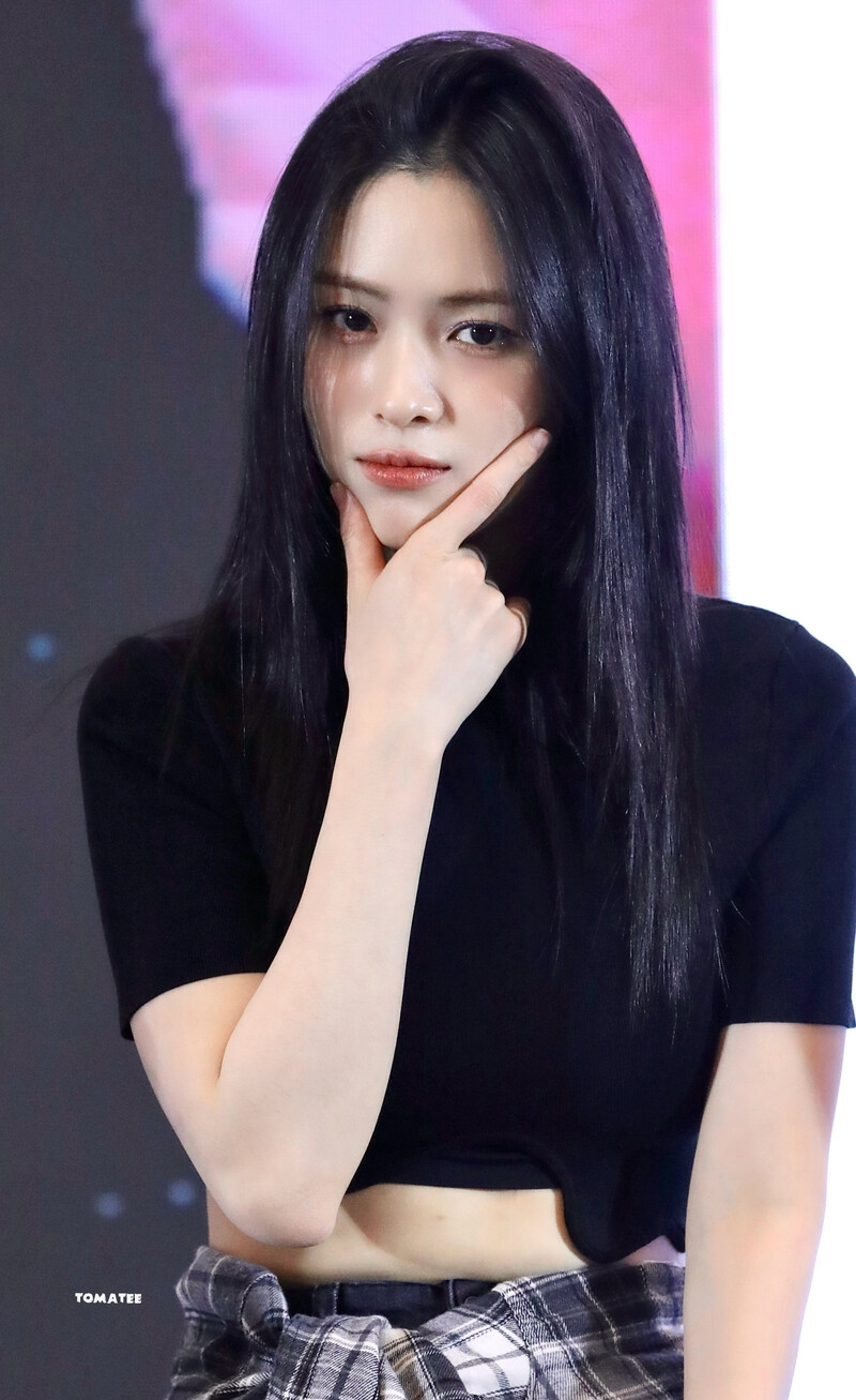 250104 ITZY Ryujin at Fansign in Guangzhou documents 1