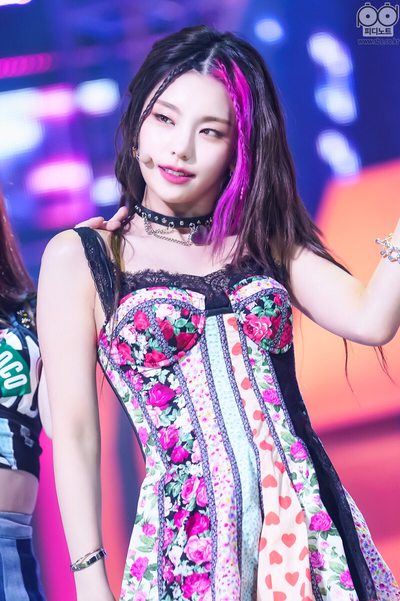 210926 ITZY - 'LOCO' at Inkigayo documents 16