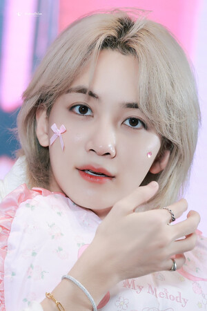 240911 SEVENTEEN Jeonghan - Yizhiyu Fansign Event