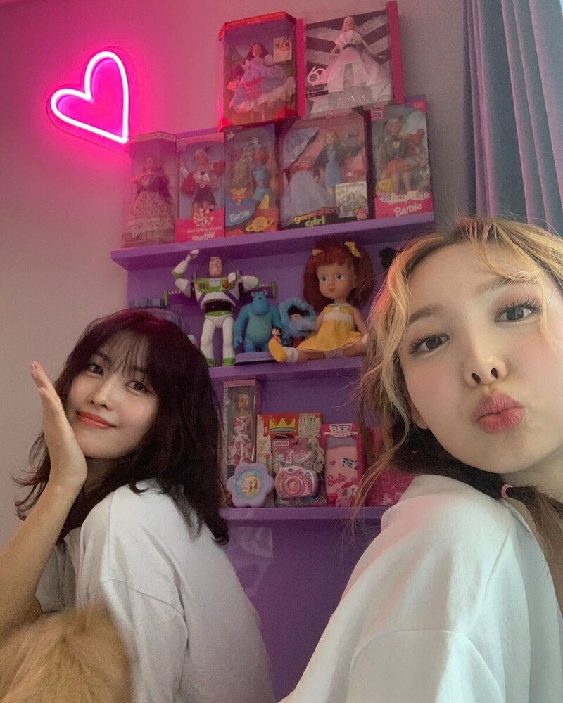 210726 TWICE Instagram Update - Momo & Nayeon documents 4