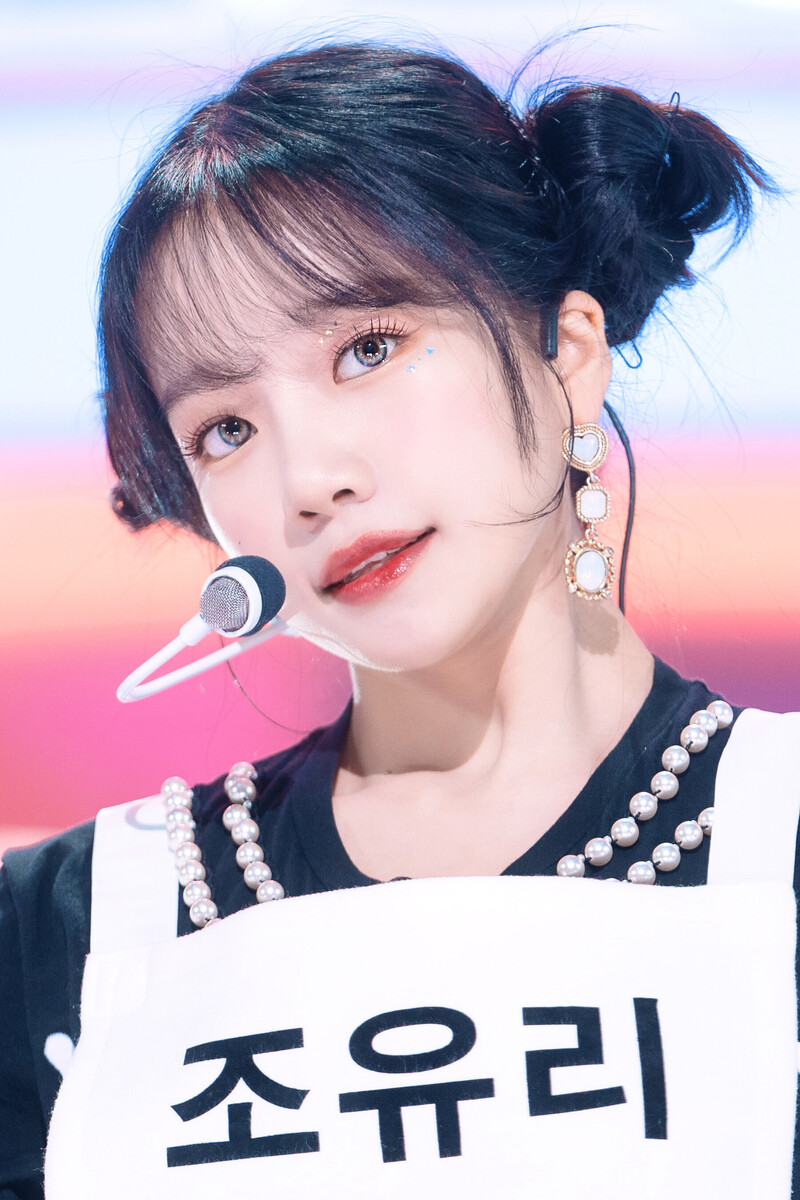 220605 Jo Yuri - 'Love Shhh!' at Inkigayo documents 18