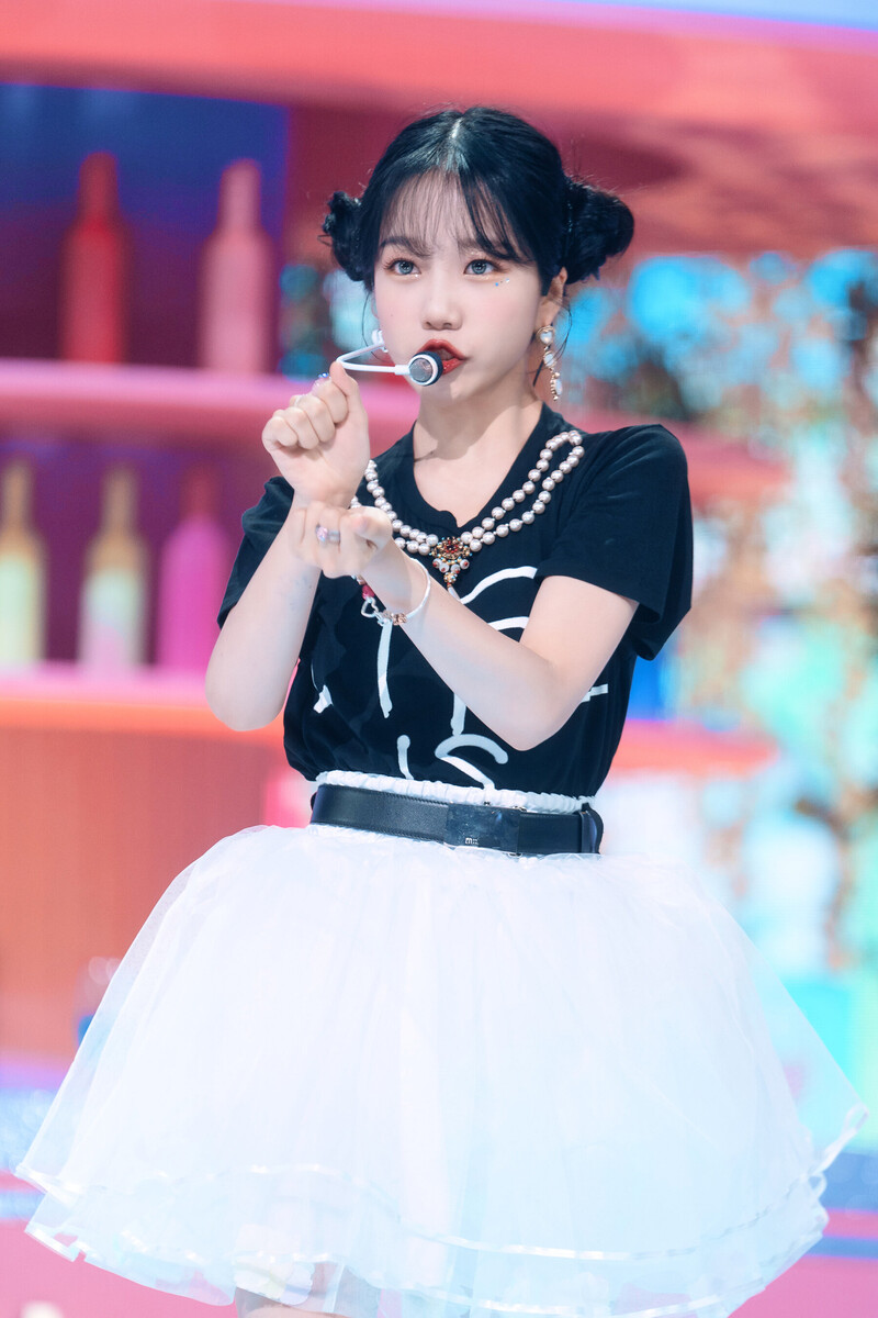 220605 Jo Yuri - 'Love Shhh!' at Inkigayo documents 29