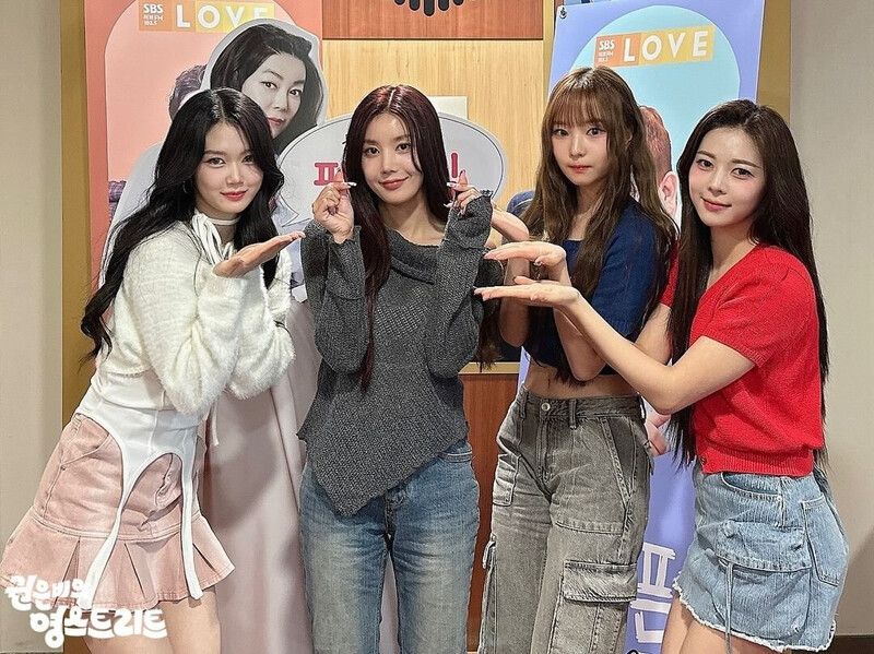 240601 SBS Youngstreet Instagram Update - Kwon Eunbi with tripleS Yubin, Dahyun, & Hayeon documents 1