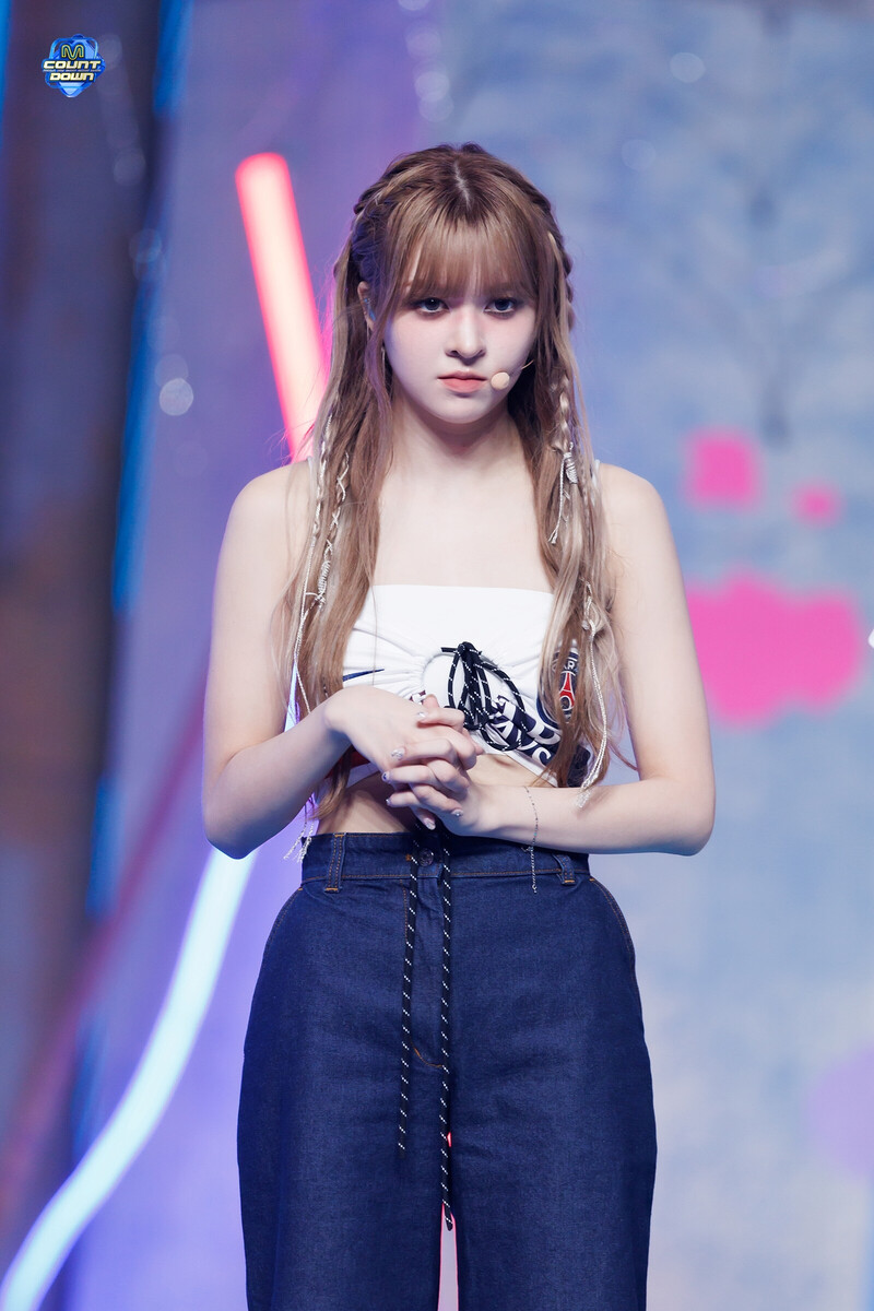 240822 NMIXX Lily - 'See that?' + 'Love is Lonely' at M Countdown documents 8