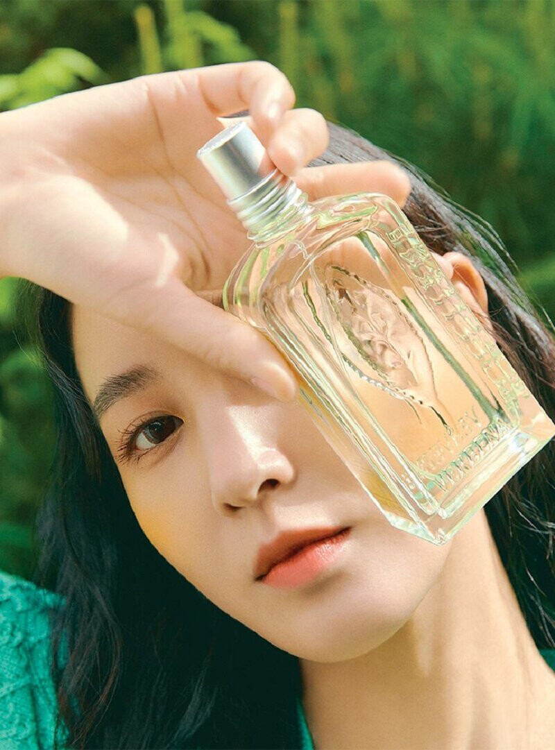 Girls Generation's Yuri for Harper’s Bazaar Magazine June2021 issue documents 4