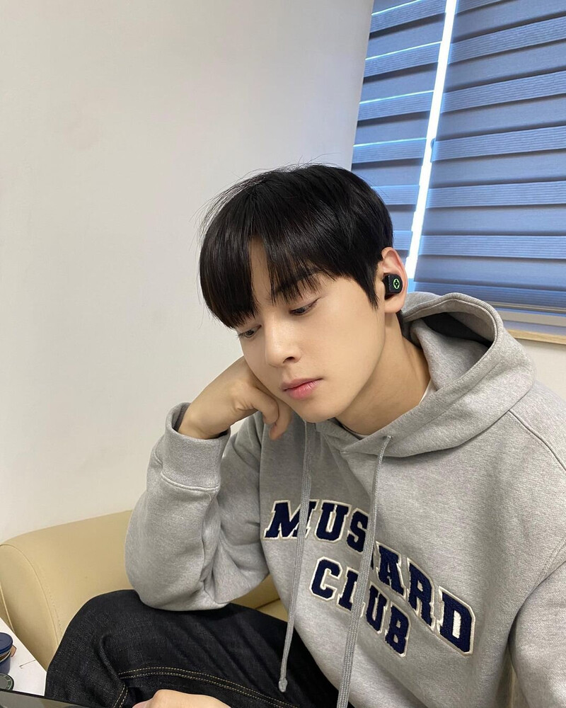 201030 ASTRO Cha Eunwoo Instagram Update documents 3